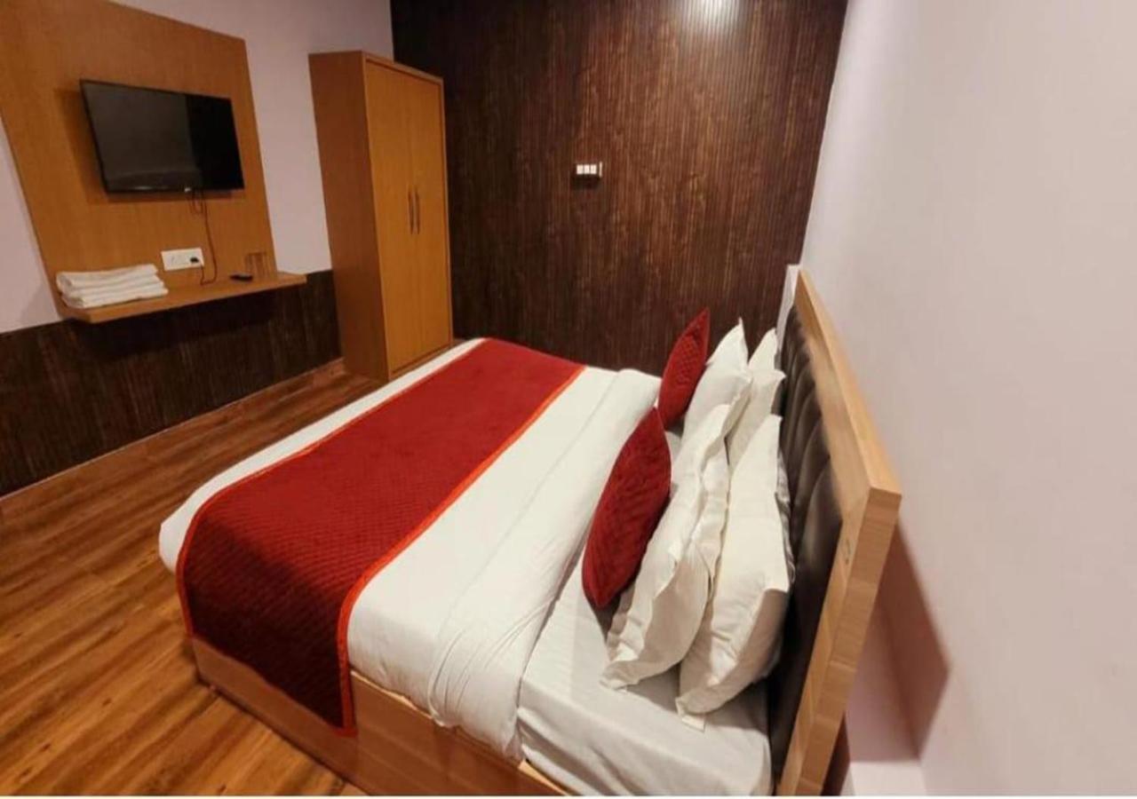 The Swastik Hotel & Resorts And Garden Vrindāvan Dış mekan fotoğraf